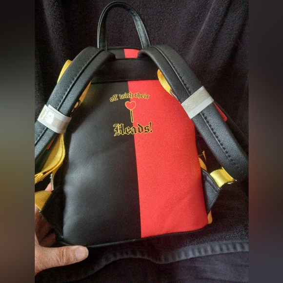 Queen of Hearts Loungefly mini backpack - Picture 5 of 6